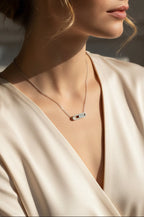 Collier à pierres mobiles